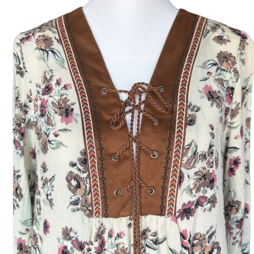 Flying Tomato  Lace Up Floral Tunic Sz M‎